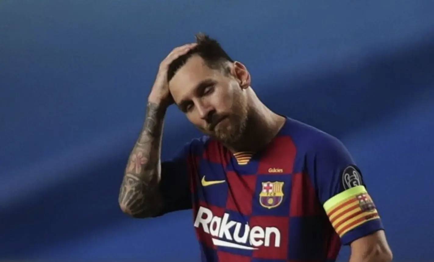 彻底爆发！勇士全队集体抗议裁判，库里遭对手恶意拉扯触犯规则令人气愤