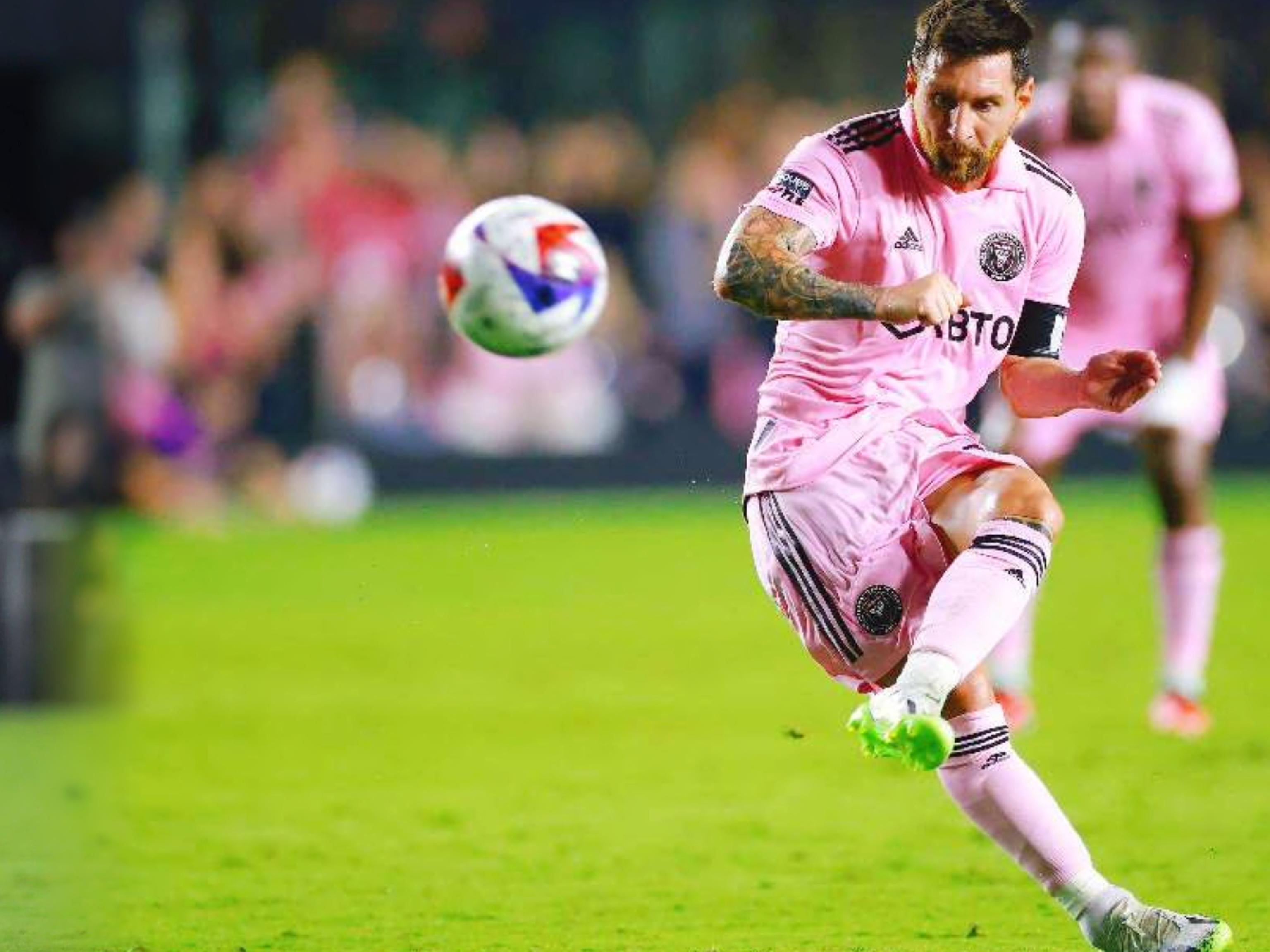 拉门斯加盟曼联后前16场比赛丢23球，奥纳纳同期丢了26球